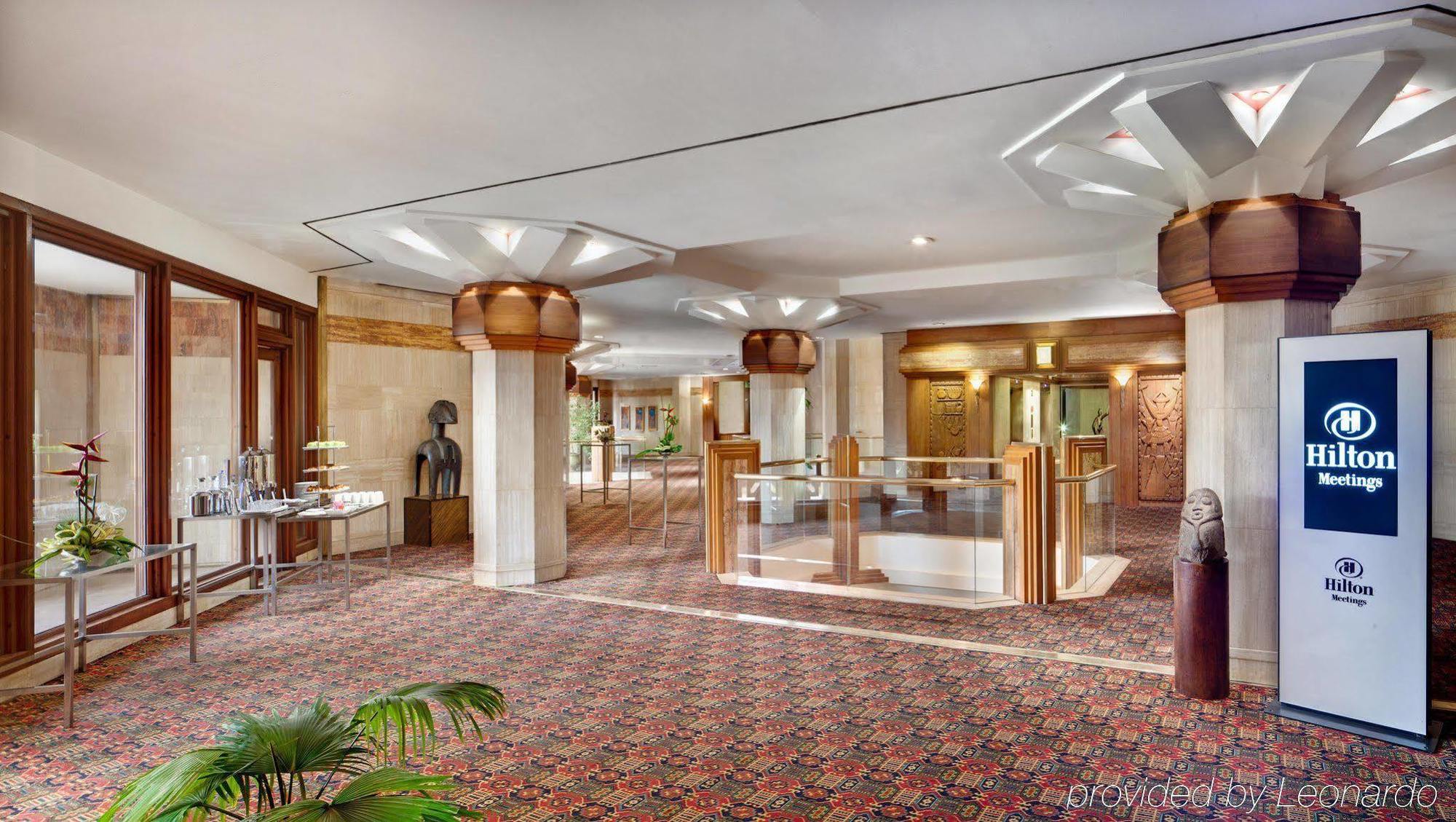 Hilton Yaounde Hotel Dalaman gambar